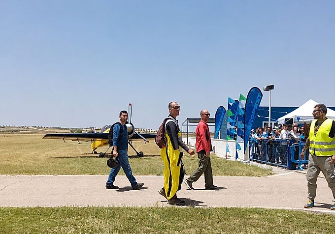 Momento del rodaje de la película 'La fiera' en el aeródromo de Lillo (Toledo).