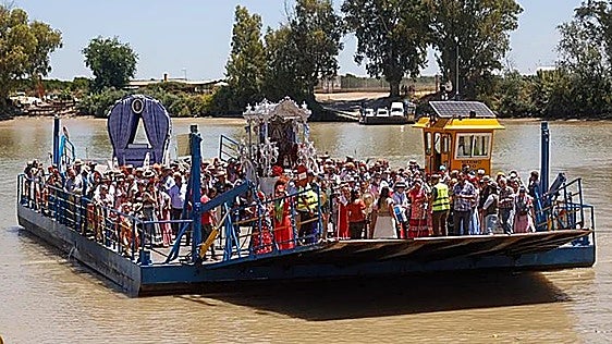 Las hermandades del Rocío que cruzan el río en Coria llevarán al TSJA la subida de precios de la barcaza