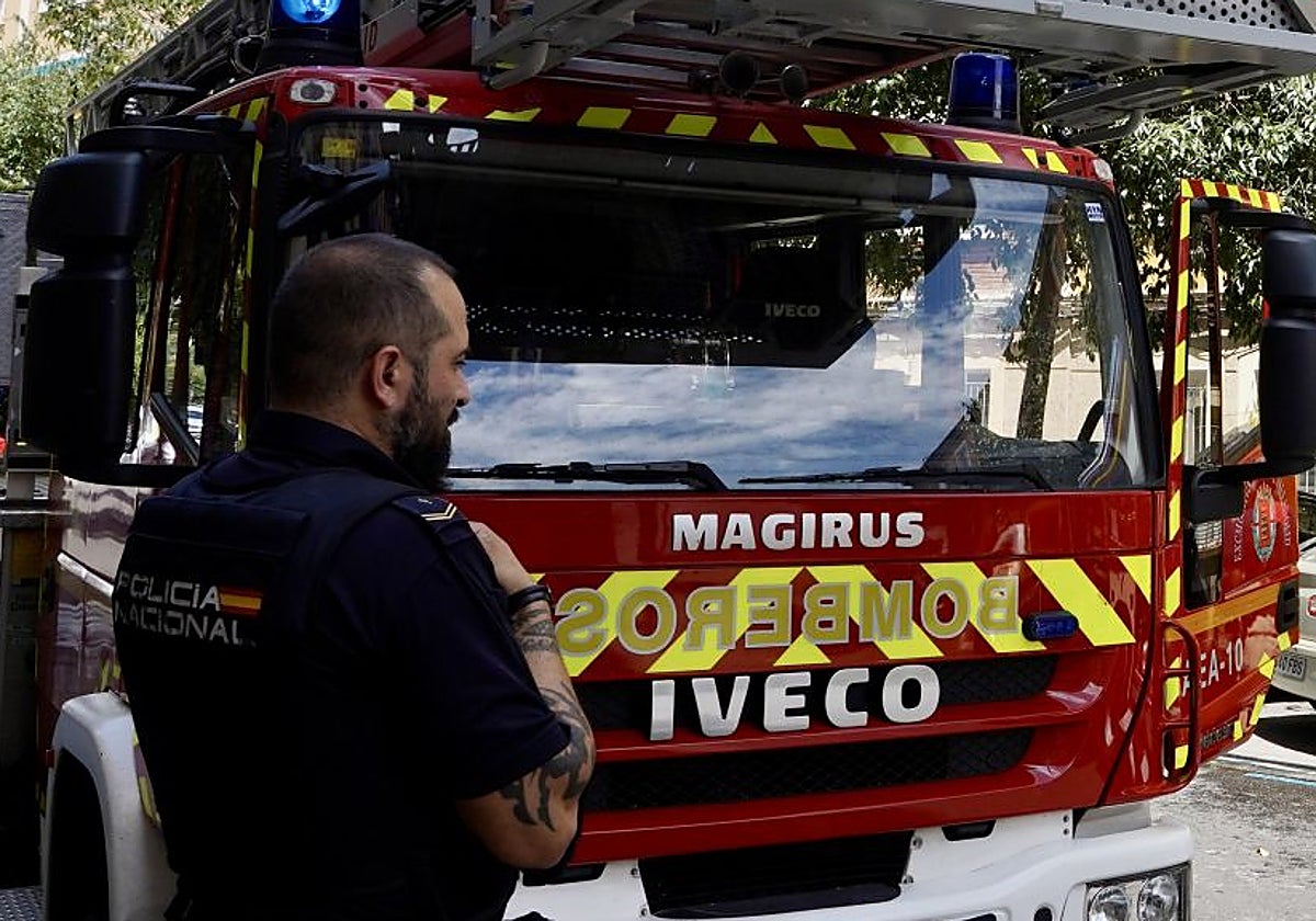 Aparatoso incendio junto al colegio Dominicos en Valladolid