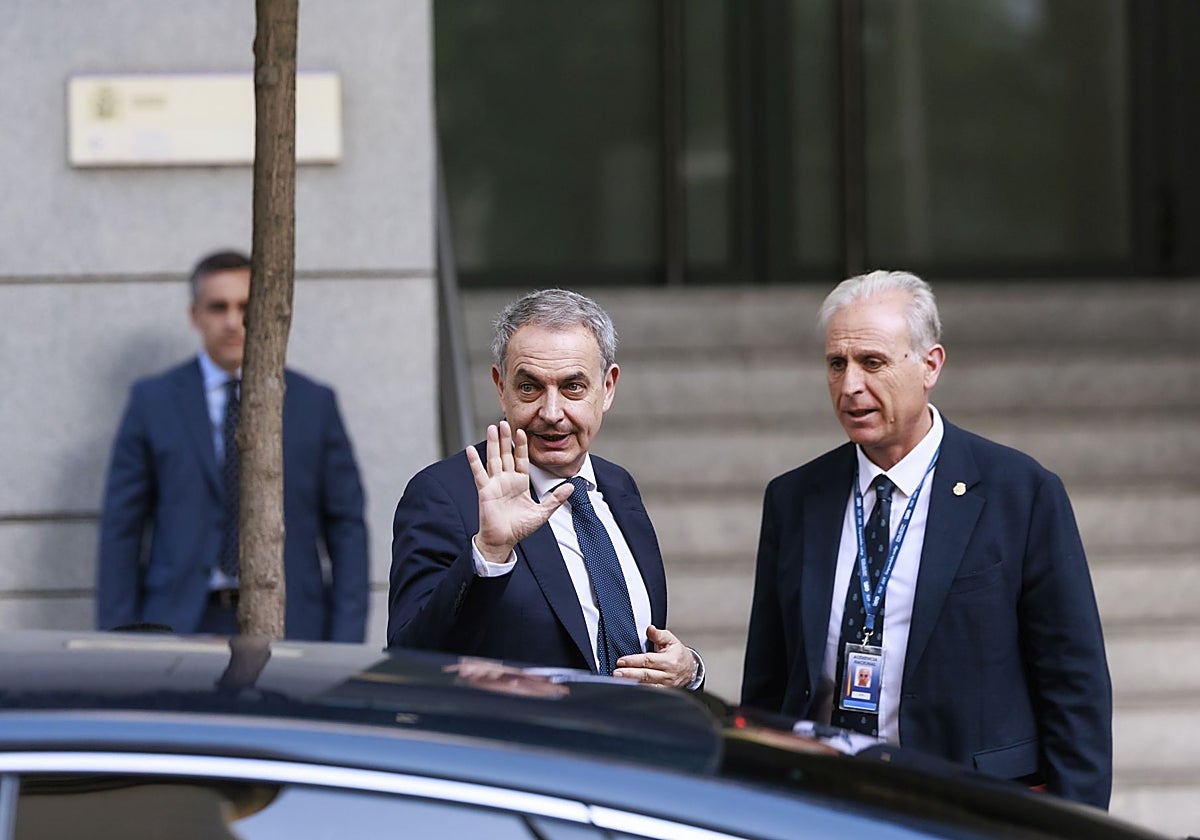 El presidente de Plus Ultra respalda a Martínez y dice que Zapatero cobró medio millón, 69.000 euros en «especie»