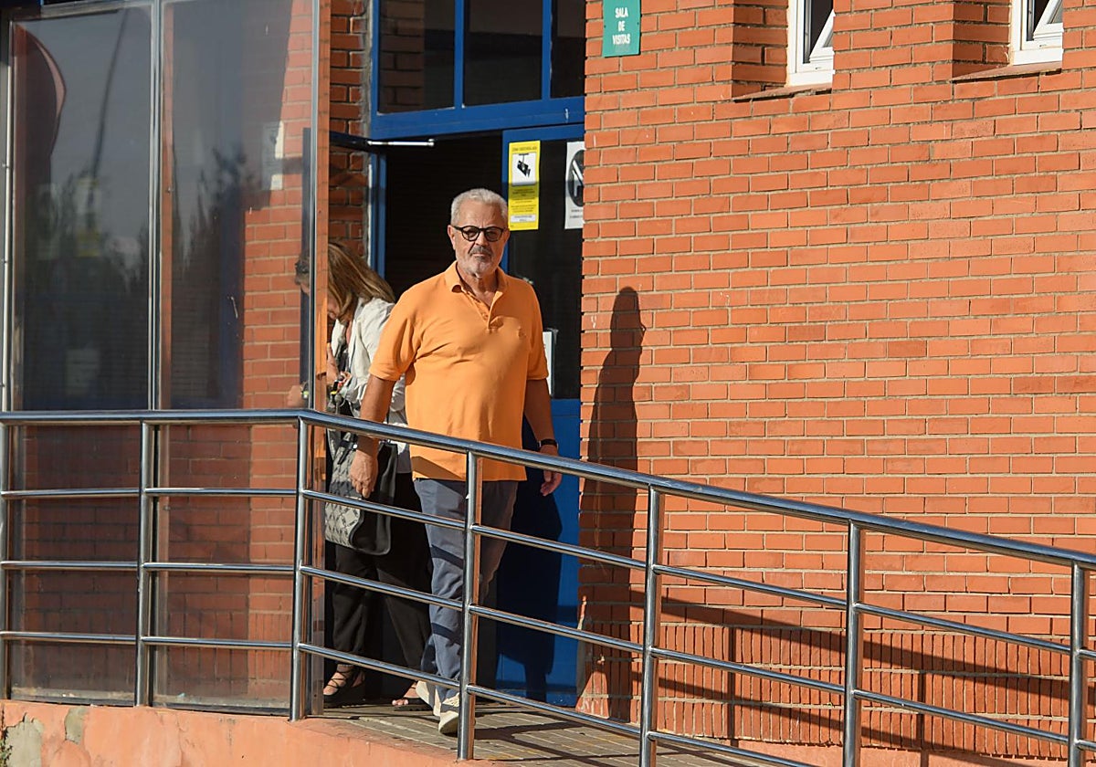 Cárcel para un exconsejero socialista por dilapidar 1,2 millones en sueldos a operarios que estaban «en casa sin trabajar»