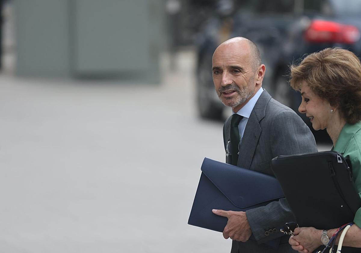 Julio Martínez se presenta como un «correveidile» entre Zapatero y Plus Ultra