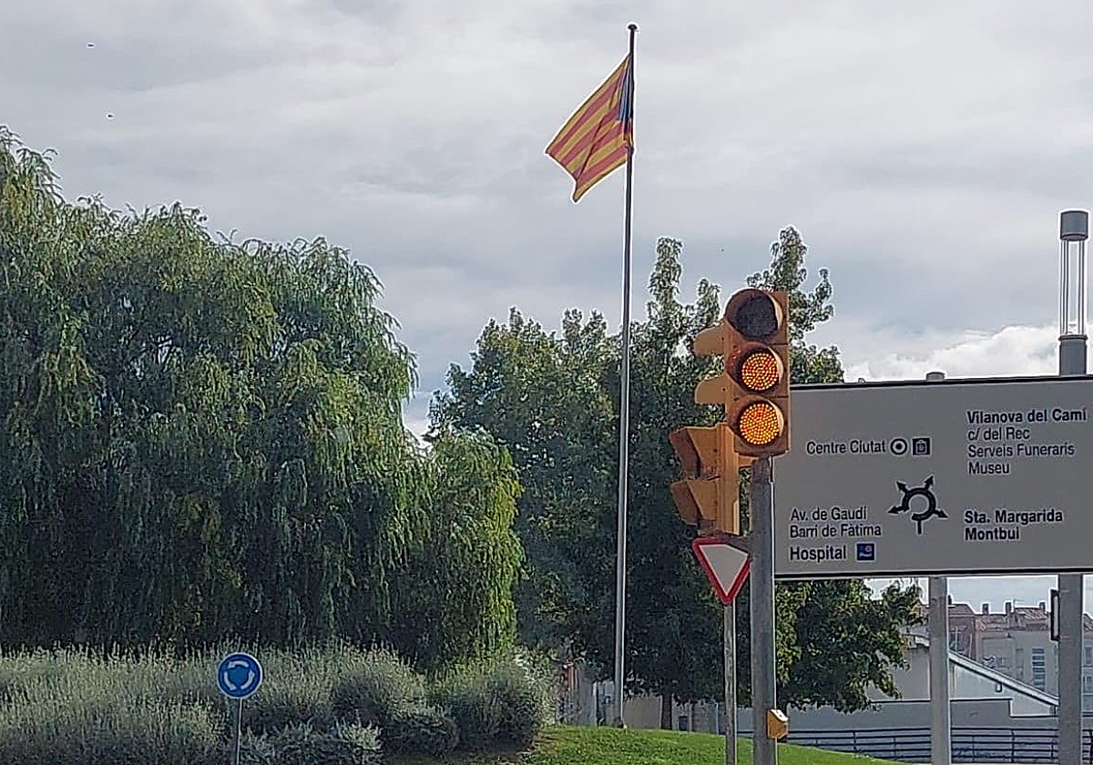 La Justicia ordena la retirada definitiva de una 'estelada' en una rotonda de Igualada