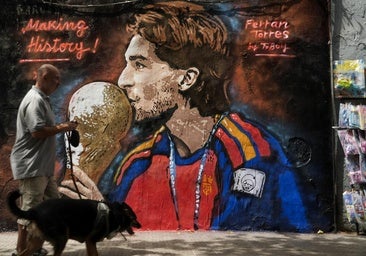 Vandalizan el mural de TVboy a Ferran Torres por el Mundial: «Puta Espanya»
