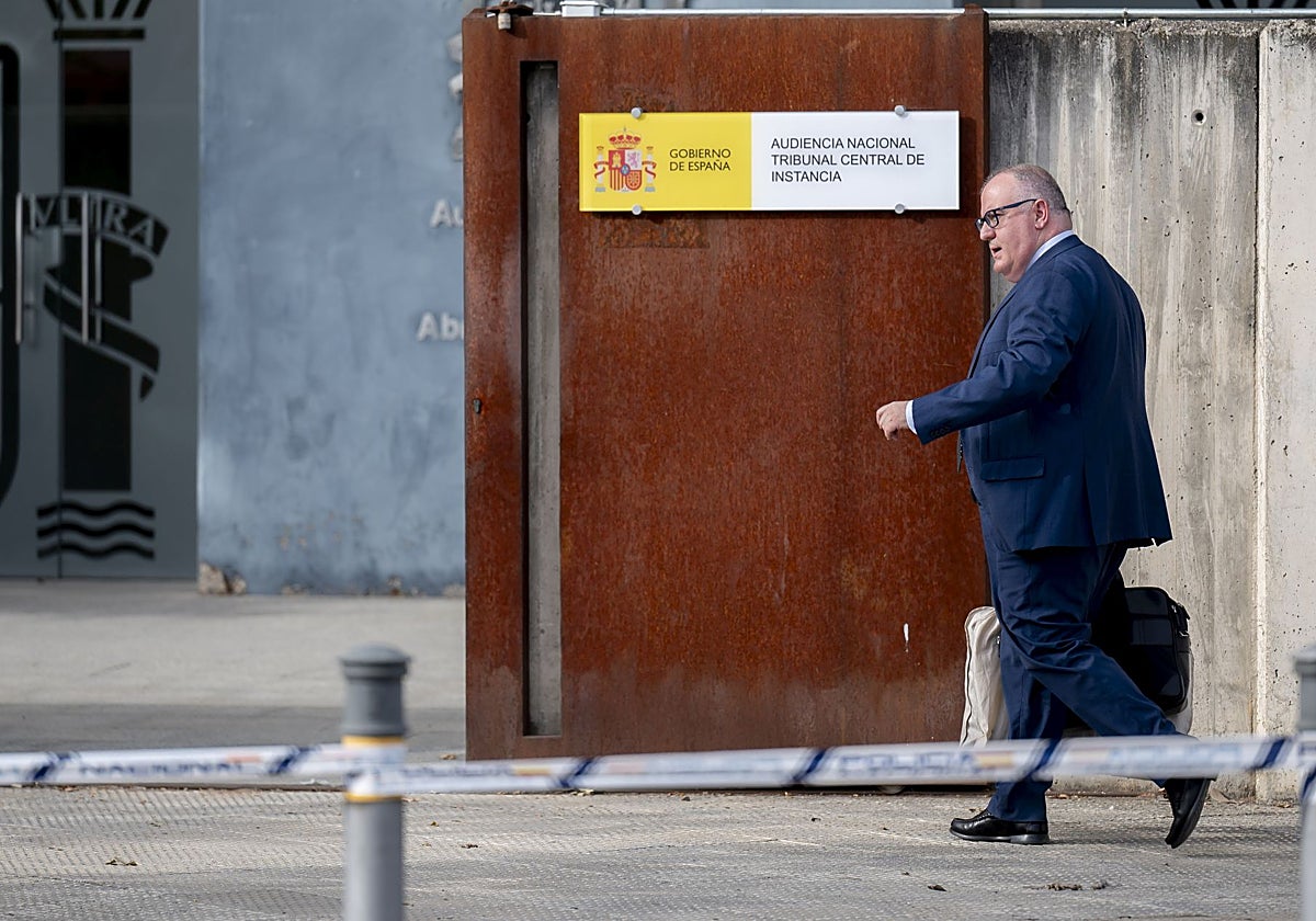 La defensa de Fernández Díaz asegura que al exministro «nunca le interesaron los papeles de Bárcenas»