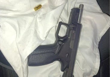 Tres detenidos en Retiro con una pistola lista para disparar oculta en un coche de alta gama