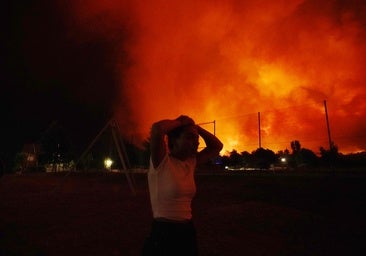 Desalojadas 200 personas de dos pueblos del Bierzo por un incendio para el que se ha pedido la intervención de la UME