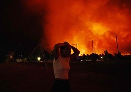 Desalojadas 200 personas de dos pueblos del Bierzo por un incendio en el que interviene la UME