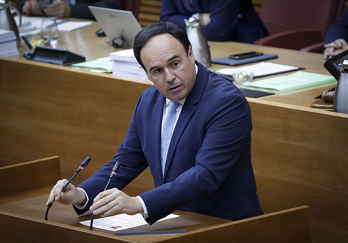 El PP y Vox aprueban los presupuestos de Llorca e imprimen la «prioridad nacional» en una ley