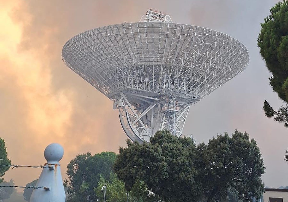 El fuego amenaza las instalaciones de la NASA en Robledo de Chavela y obliga a desalojar a todo su personal