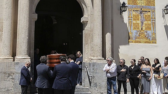 La despedida en Córdoba sigue siendo por la Iglesia: un 77 % de los fallecidos tiene funeral católico