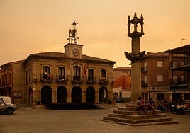 Almorox llama a la «calma» y pide no difundir información no oficial sobre el incendio