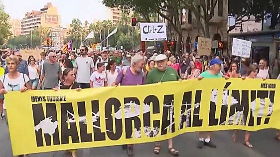 Miles de personas claman en Palma por un cambio de modelo turístico para Baleares