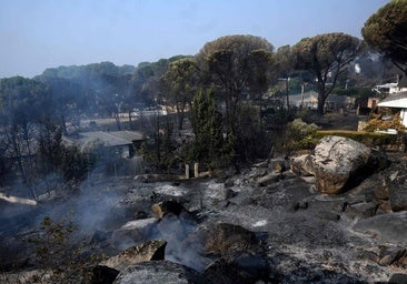 Patrullas vecinales del riego y un 'Gran Hermano' de las llamas para controlar el incendio en urbanizaciones del pantano