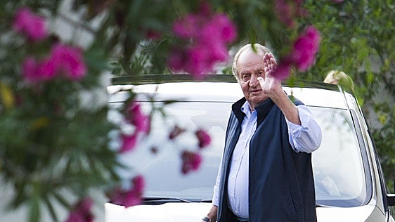 Don Juan Carlos regresa a Mallorca y cena en el Palacio de Marivent con la Reina Sofía
