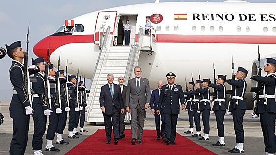 Felipe VI llega a Perú sin ningún ministro para asistir a la toma de posesión de Keiko Fujimori