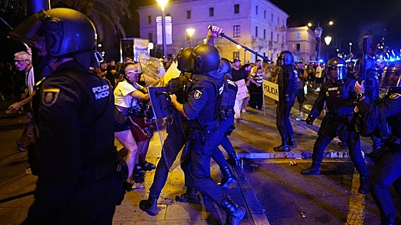 Choque entre el delegado del Gobierno y la Policía tras la protesta antiturismo en Palma