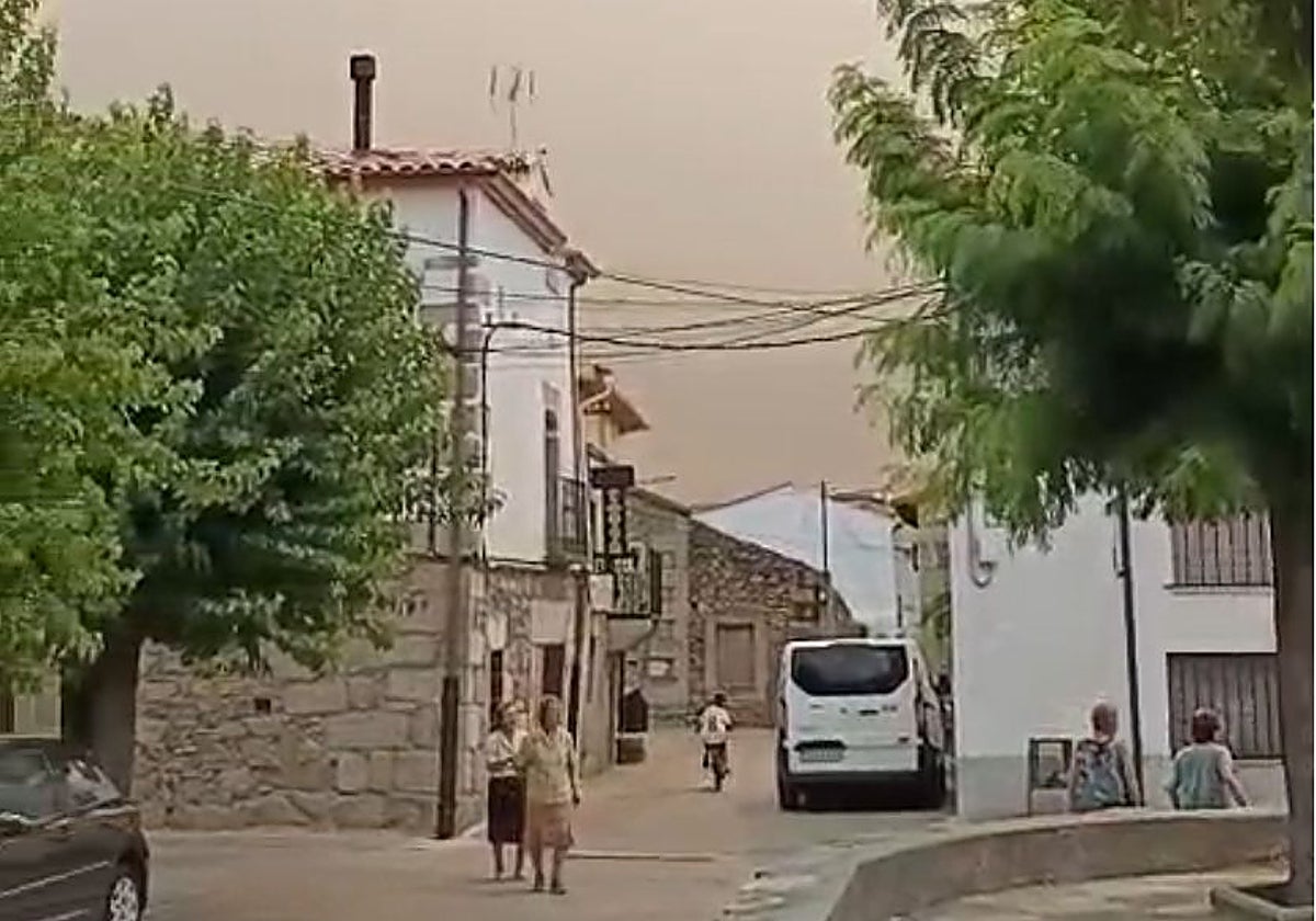 «Cogimos a los mayores en brazos como si fueran niños»: la noche en la que Pelahustán creyó que lo perdía todo