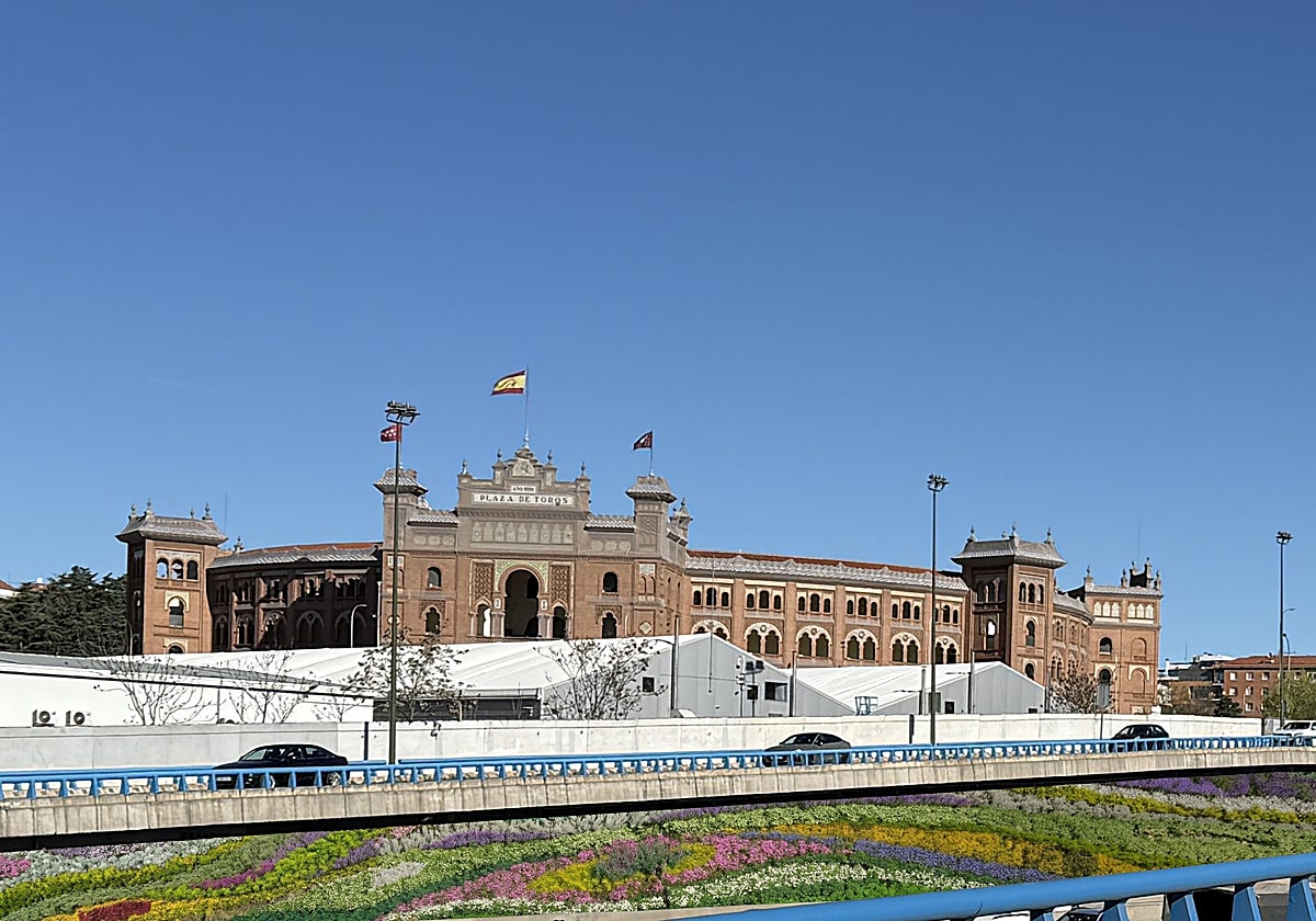 Comienzan los trabajos para instalar los nuevos jardines verticales de la M-30 en Ventas