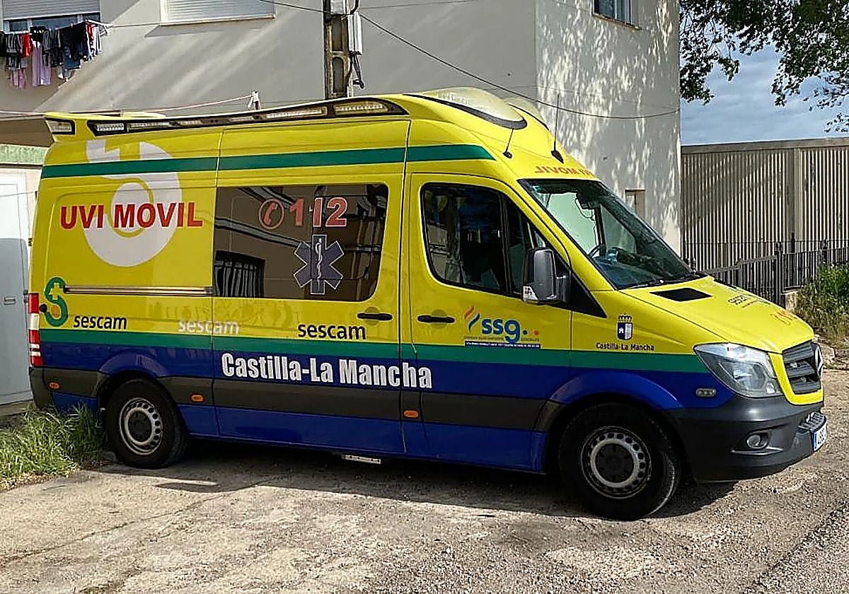 Una UVI ha trasladado al joven al Hospital Universitario de Guadalajara.