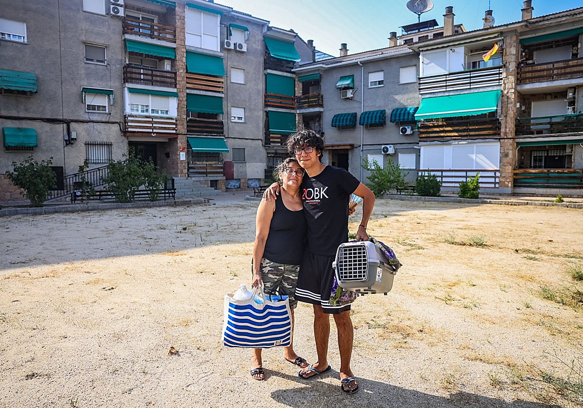 El milagro de Aldea del Fresno: «El pueblo es prácticamente bosque, pero las casas se han salvado»