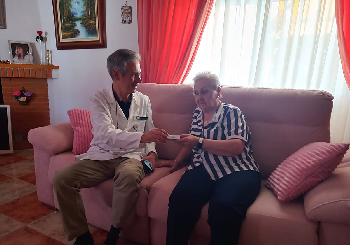 Las farmacias rurales desafían el humo para llevar medicamentos a vecinos vulnerables