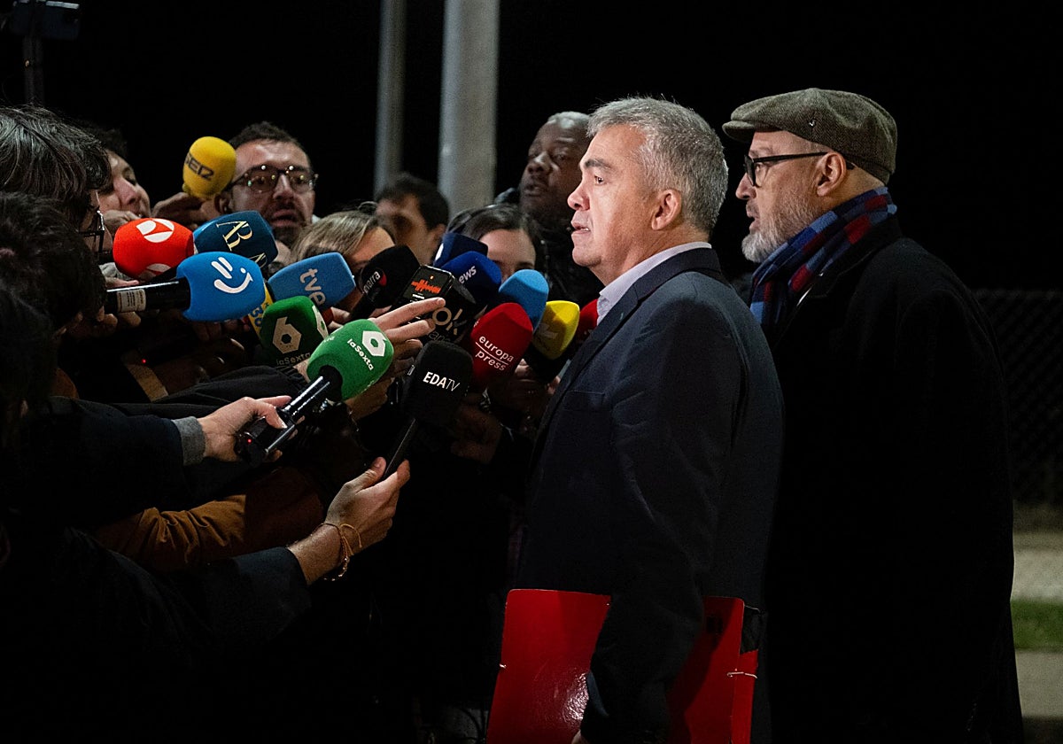 El PSOE trata de encapsular la 'cloaca' de Leire Díez en Santos Cerdán