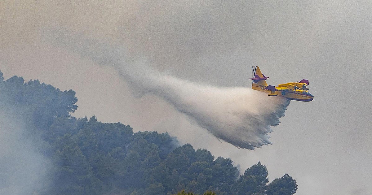 Última hora del incendio de la Vall d Uixó: el fuego arrasa ya 9.300 hectáreas y encara la ola de calor sin control