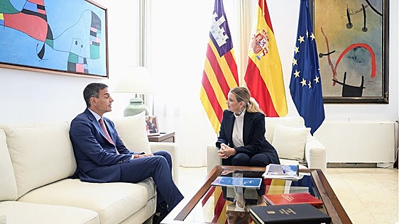 Prohens reclama a Sánchez soluciones en inmigración y financiación para Baleares
