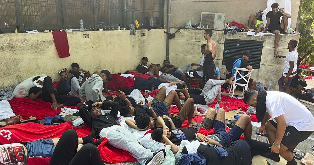 «Pásalo»: el mensaje viral que reunió a miles de jóvenes en Castillejos para reventar la frontera con Ceuta