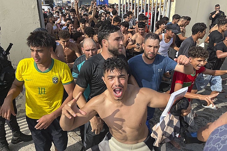 Mohamed VI defiende la «seguridad y estabilidad» de Marruecos en un discurso por el Día del Trono
