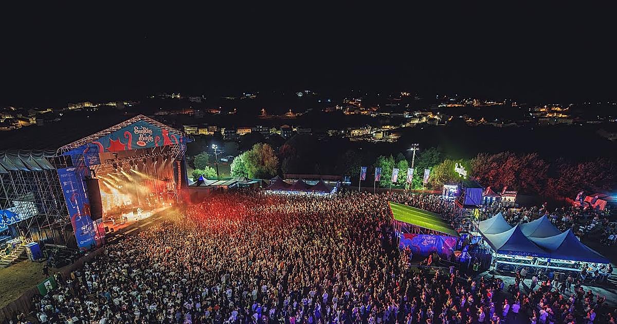 SonRías Baixas 2026: cartel por días, horarios, cómo llegar y cortes de tráfico por el festival