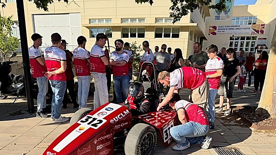 La UCLM pone rumbo a Montmeló para participar en la Formula Student con el monoplaza URT26