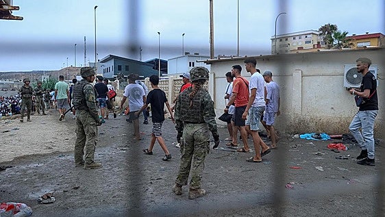 Altos mandos militares, sobre Ceuta: «Este no es un problema de orden público. Es seguridad nacional»