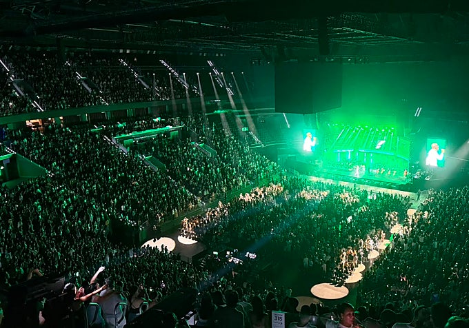 Aspecto del Roig Arena con más de 10.600 espectadores para este último recital.