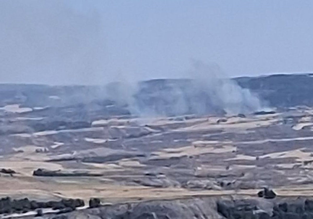 El incendio se ha declarado este domingo en la localidad conquense de La Peraleja.