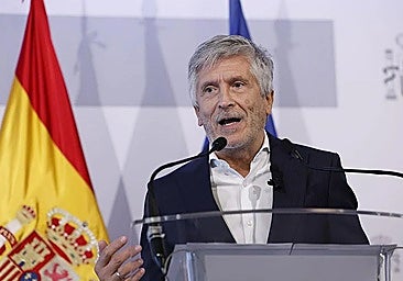 Marlaska insiste en que el CNI no dio aviso «de nada parecido» al asalto de 72.000 inmigrantes ilegales en Ceuta