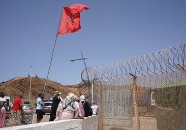 Desesperada vigilia por sus hijos en la frontera: «No podemos dormir»
