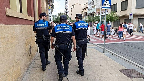 Muere un hombre al caer por el balcón mientras huía de la policía en un presunto caso de violencia de género
