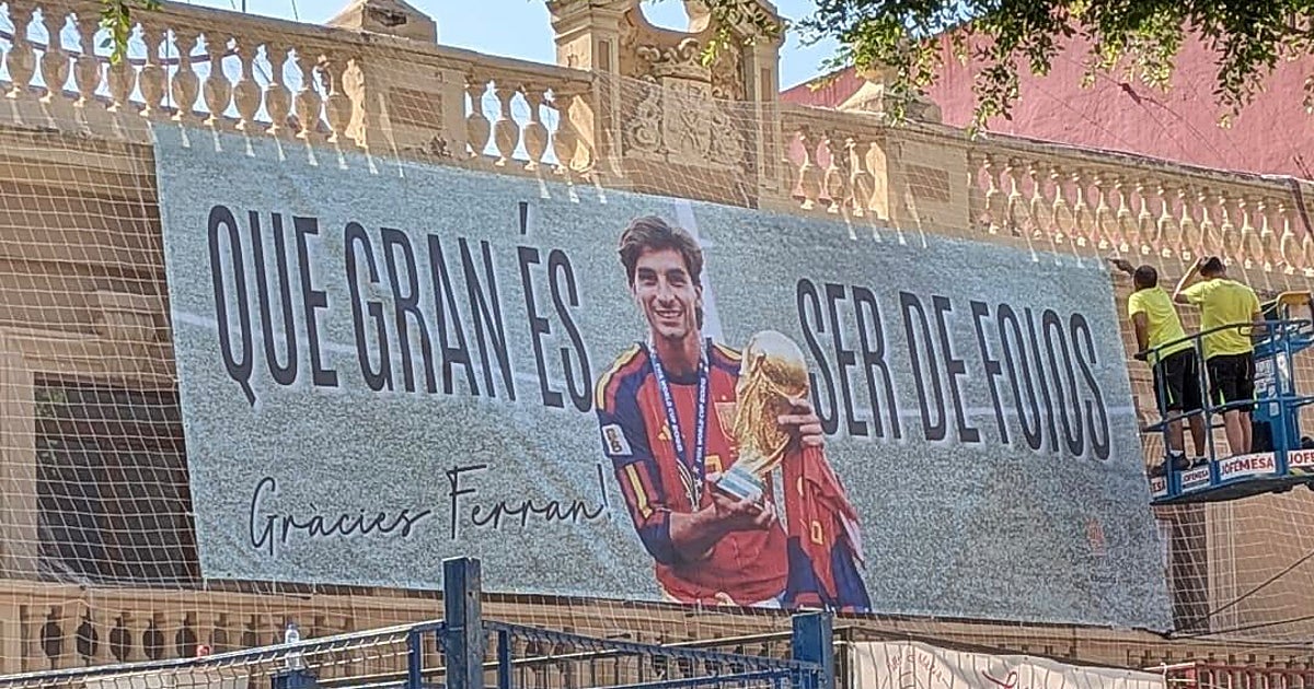 El regreso de Ferran Torres a su pueblo como imagen de la Comunidad Valenciana