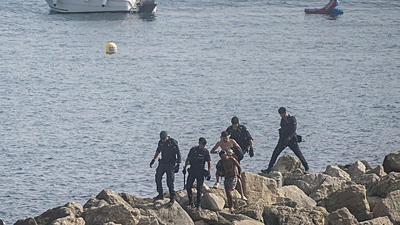 La Guardia Civil investiga ya una posible movilización masiva y coordinada para entrar en Ceuta en diez días