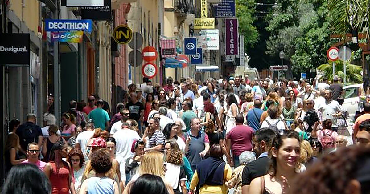 La población en Canarias llega a los 2,2 millones, la que menos crece en España