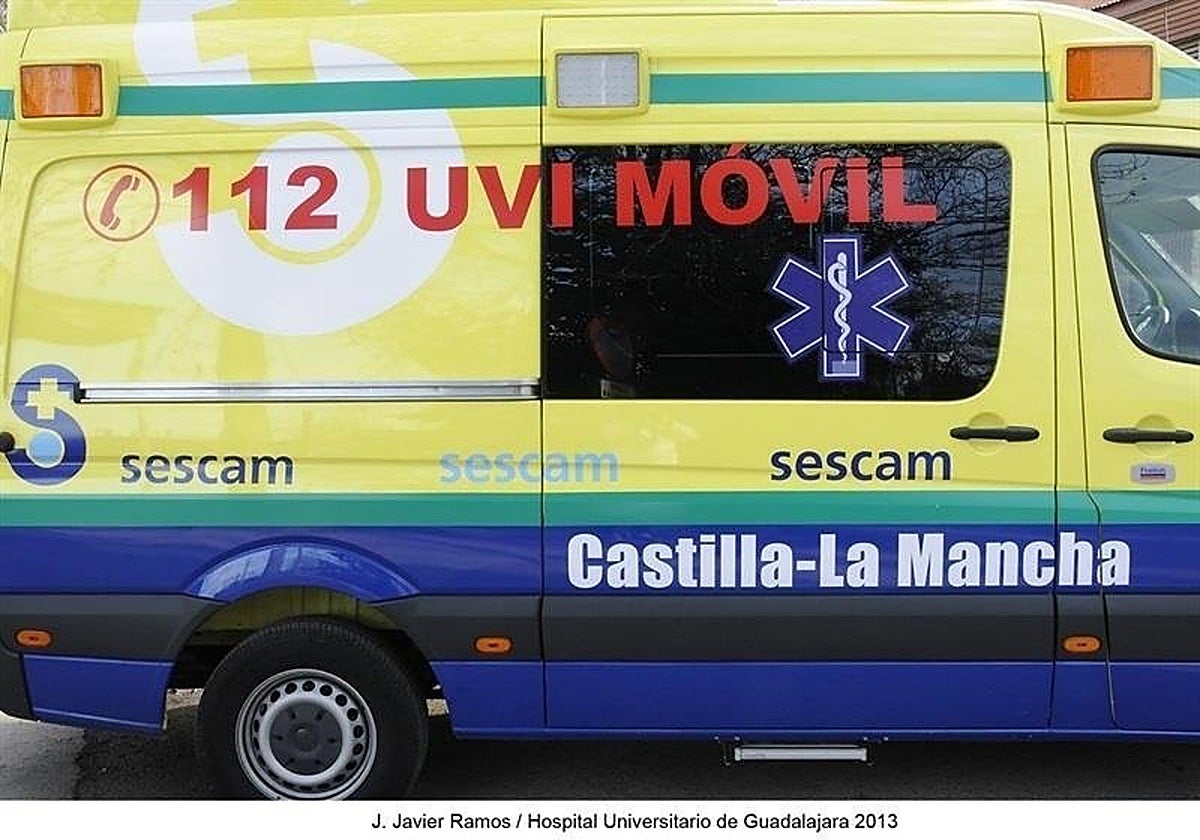 El varón de 53 años de edad ha sido trasladado por una UVI al hospital de Albacete.