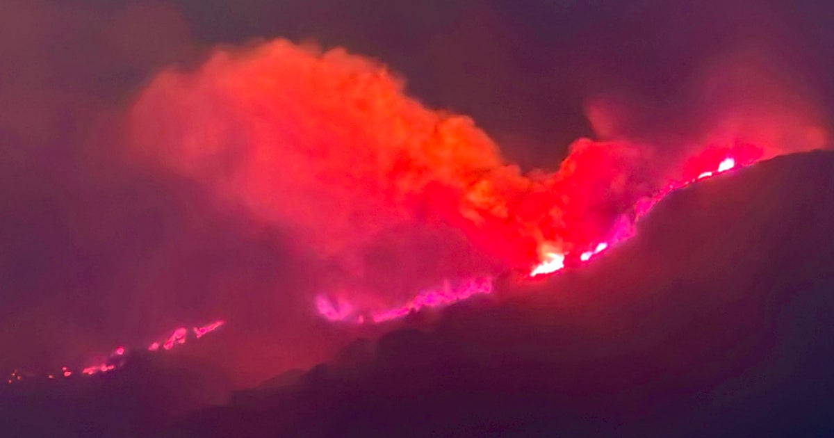 Tres incendios activos en Castellón: mil vecinos confinados, masías evacuadas y la UME movilizada