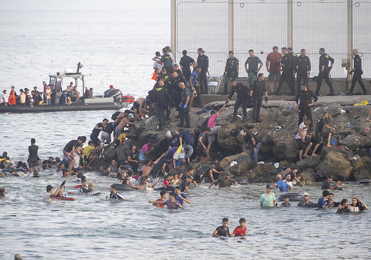 El espigón de El Tarajal el pasado 31 de julio.