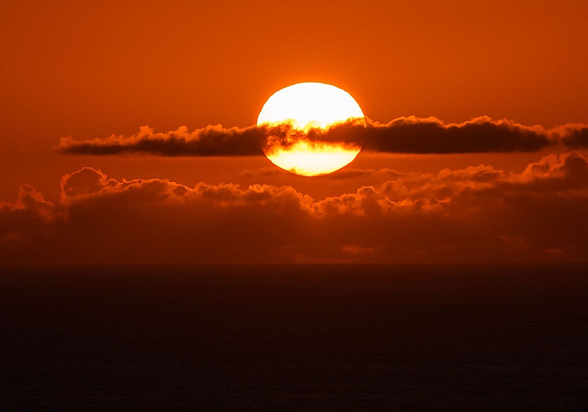 El fenómeno del 'Rayo Verde', visto este pasado domingo desde Cantabria