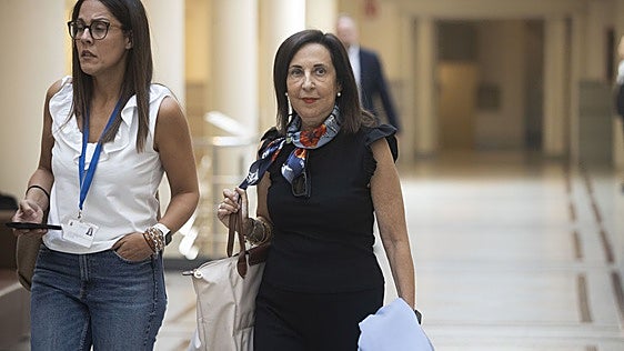 La Moncloa irrumpe en la comparecencia de Robles en el Senado y la deja en el aire