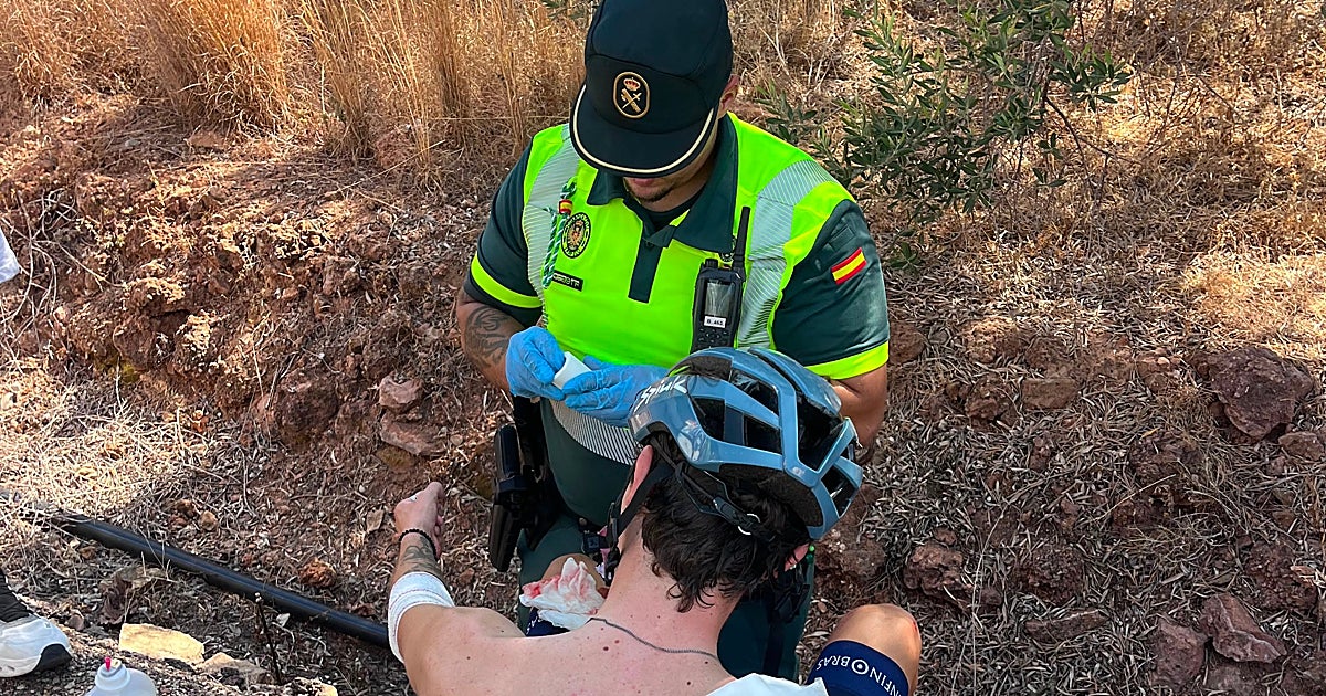 Diez ciclistas heridos, dos de ellos graves, en una caída de más de 40 corredores en Estivella