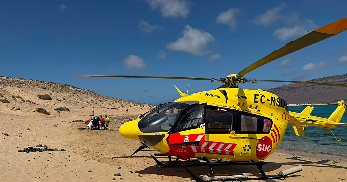 Evacuado en helicóptero un hombre con síntomas de ahogamiento en una playa de La Graciosa
