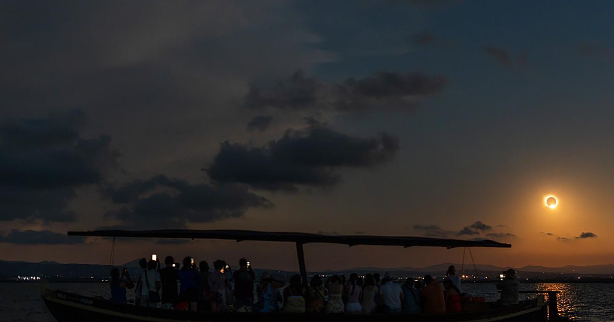 El eclipse que dirigió Valencia al cielo: «Ha cumplido todas las expectativas»